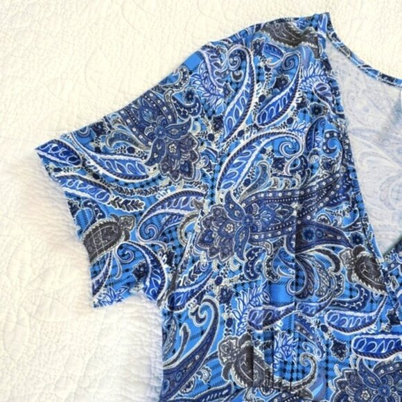 LilBetter Women's Maxi Dress Size XL Blue White Paisley Stretch Knit Pockets - Picture 3 of 14